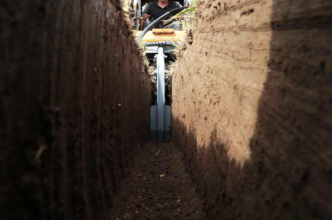 Chain trencher