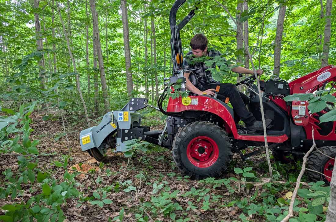 Baumalight 1P14 stump grinder in action
