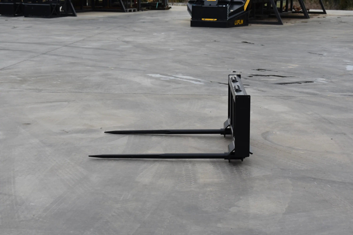 Loflin Fabrication Double-Bottom Hay Spear For Skid Steers & Track Loaders; manufacturer family image, illustrated configuration may differ.