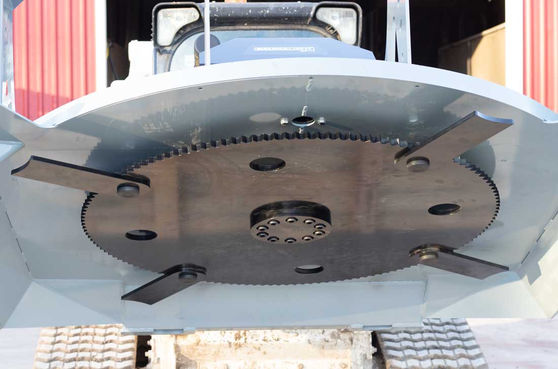 Baumalight CF772 rotary brush cutter deck and working detail
