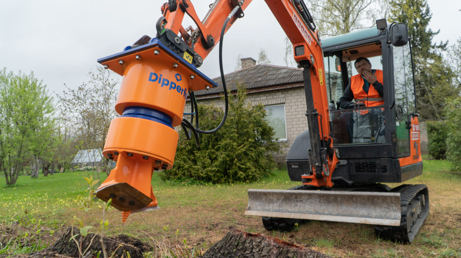 Dipperfox Stump Crusher – Stump Grinder for Mini Excavators 1.5–5 Ton & Mini Track Loaders (8–34 GPM) – SC400