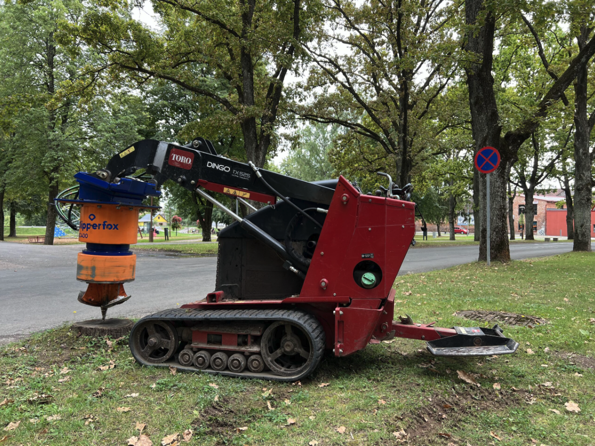 Dipperfox Stump Crusher – Stump Grinder for Mini Excavators 1.5–5 Ton & Mini Track Loaders (8–34 GPM) – SC400