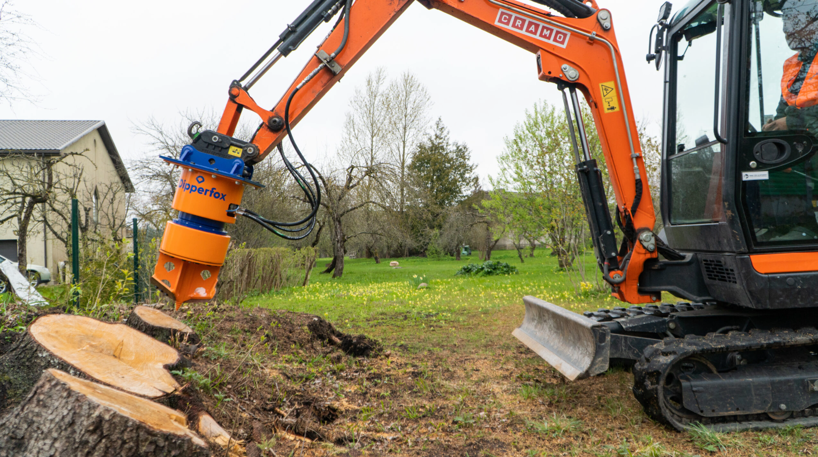 Dipperfox Stump Crusher – Stump Grinder for Mini Excavators 1.5–5 Ton & Mini Track Loaders (8–34 GPM) – SC400