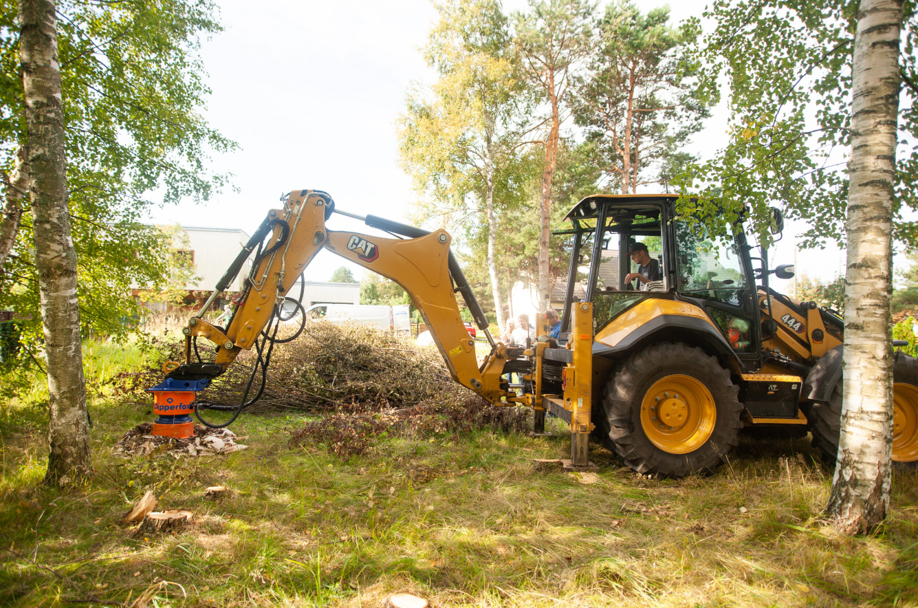 Dipperfox Stump Crusher – Stump Grinder for Excavators 3–14 Ton & Track Loaders (13–40 GPM) – SC500