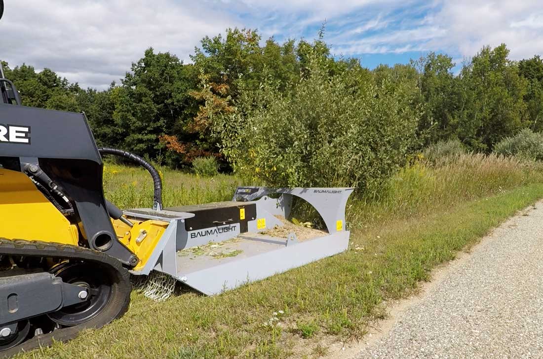 Baumalight CF572 rotary brush cutter cutting operation