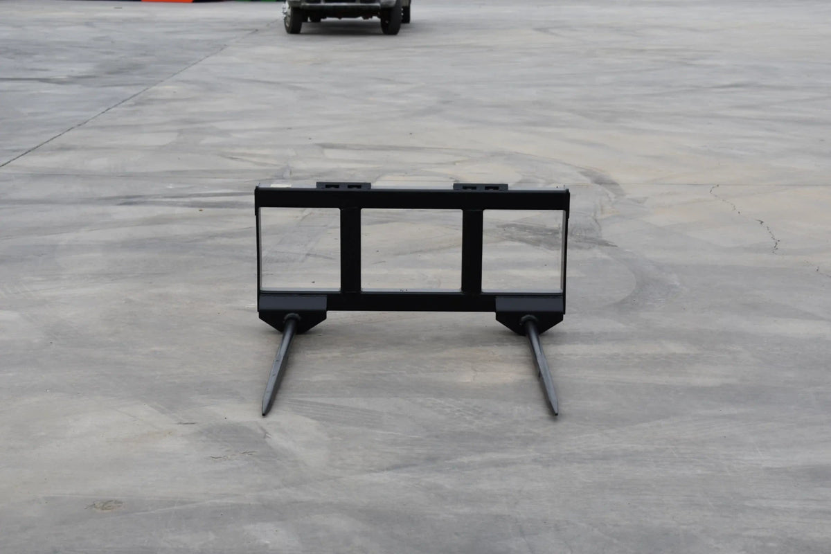 Loflin Fabrication Double-Bottom Hay Spear For Skid Steers & Track Loaders; manufacturer family image, illustrated configuration may differ.