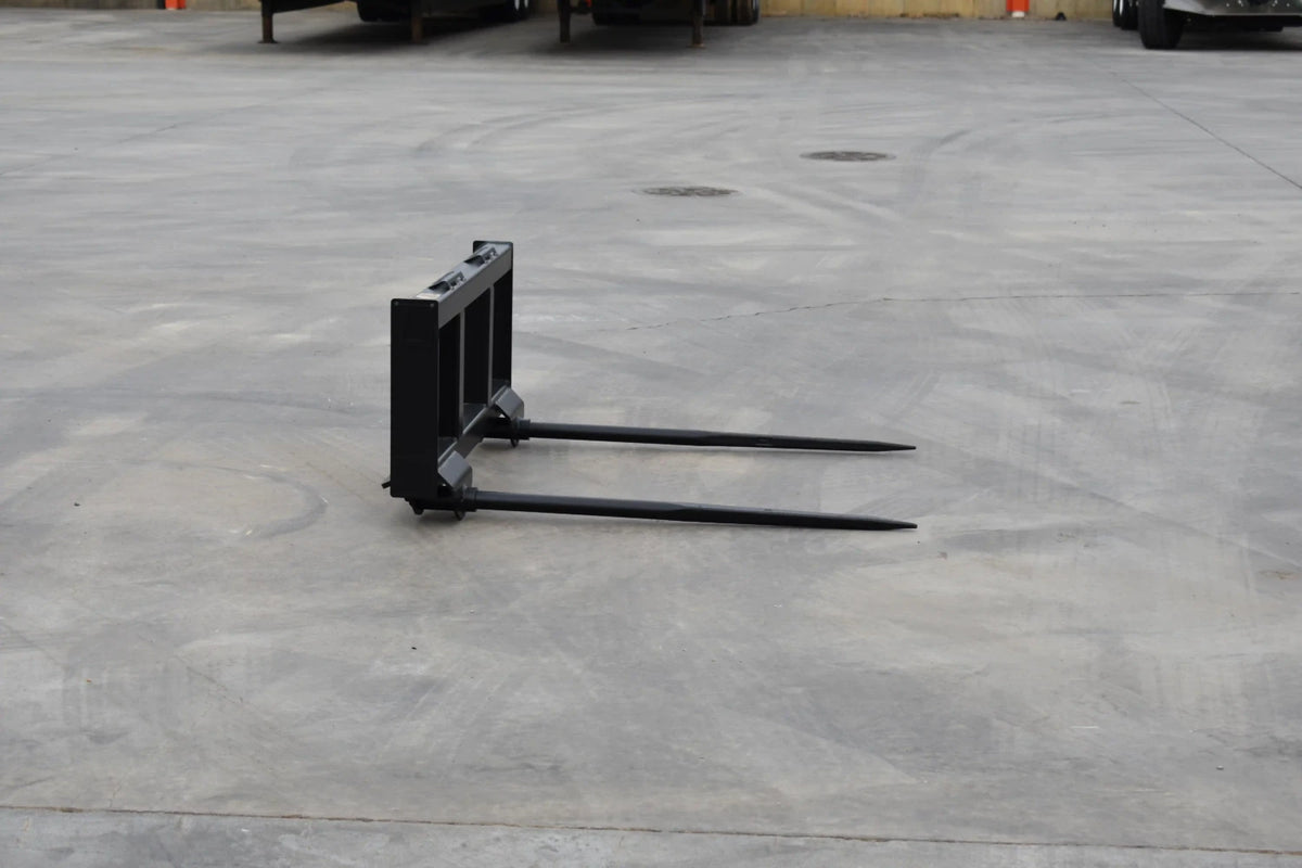 Loflin Fabrication Double-Bottom Hay Spear For Skid Steers & Track Loaders; manufacturer family image, illustrated configuration may differ.